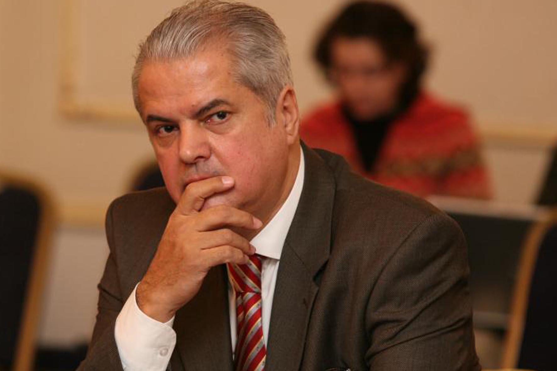 De zece ori mai bărbat ca Dragnea și Grindeanu la un loc